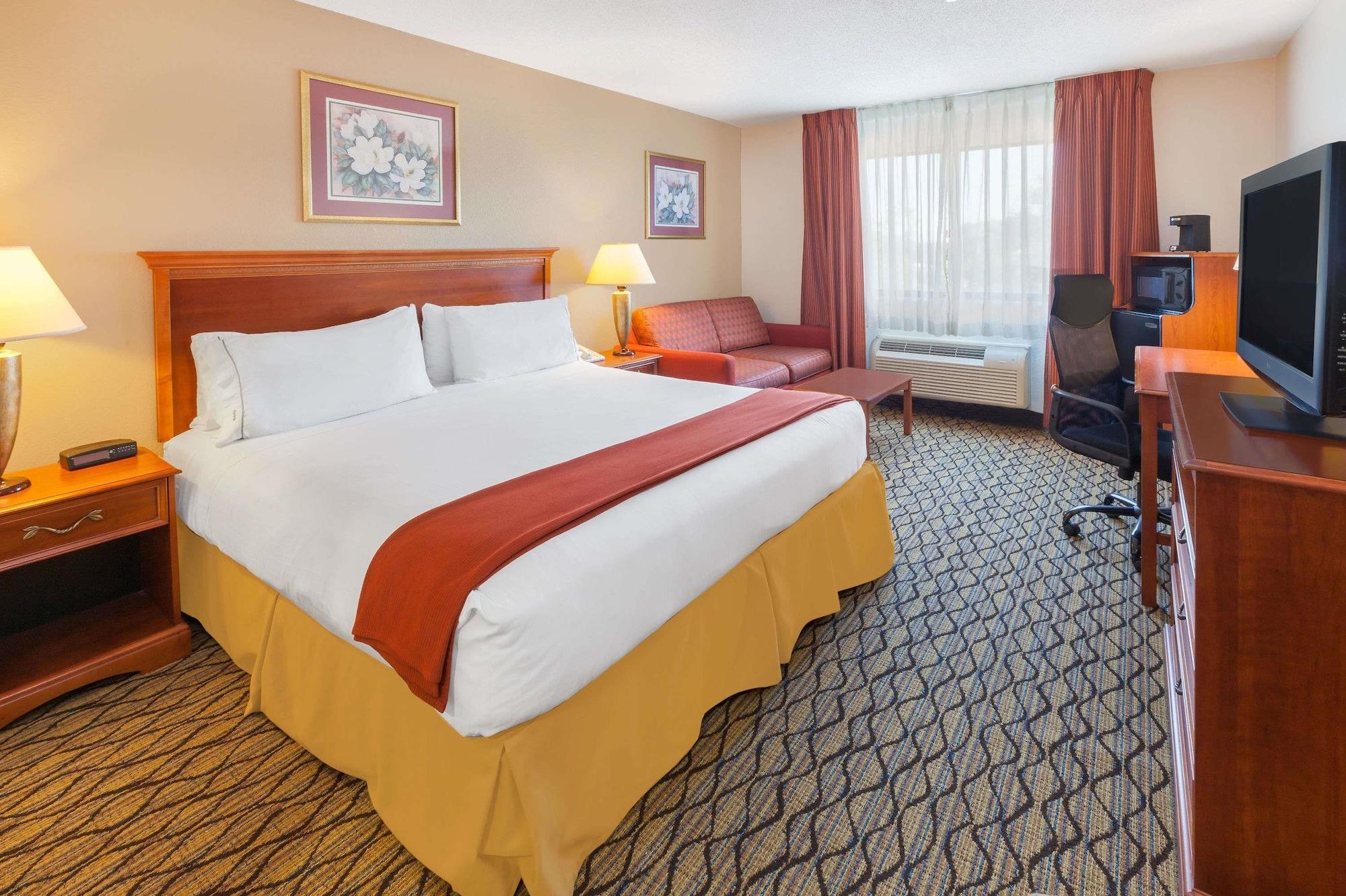 Baymont By Wyndham Chelsea Hotel Exterior photo