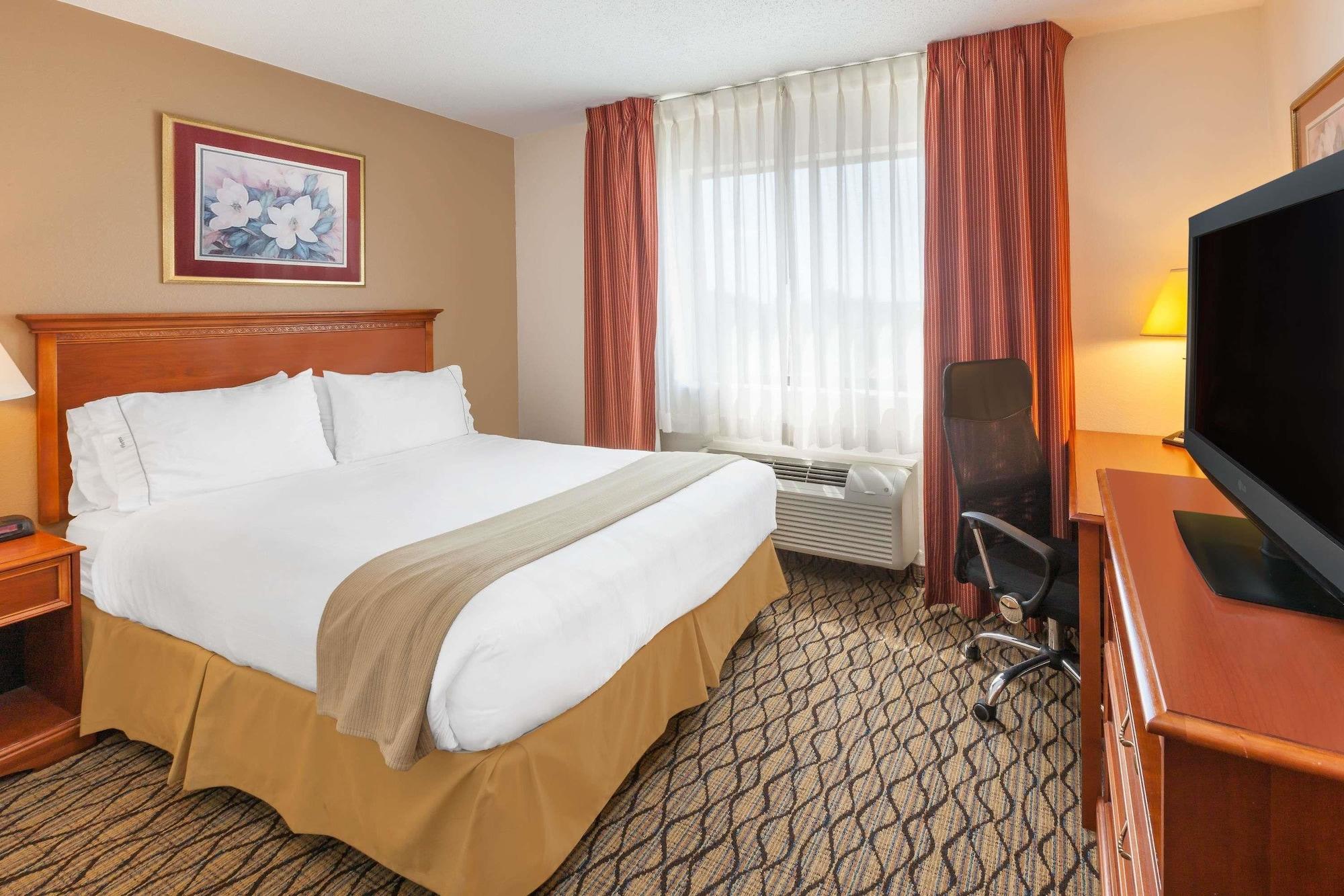 Baymont By Wyndham Chelsea Hotel Exterior photo
