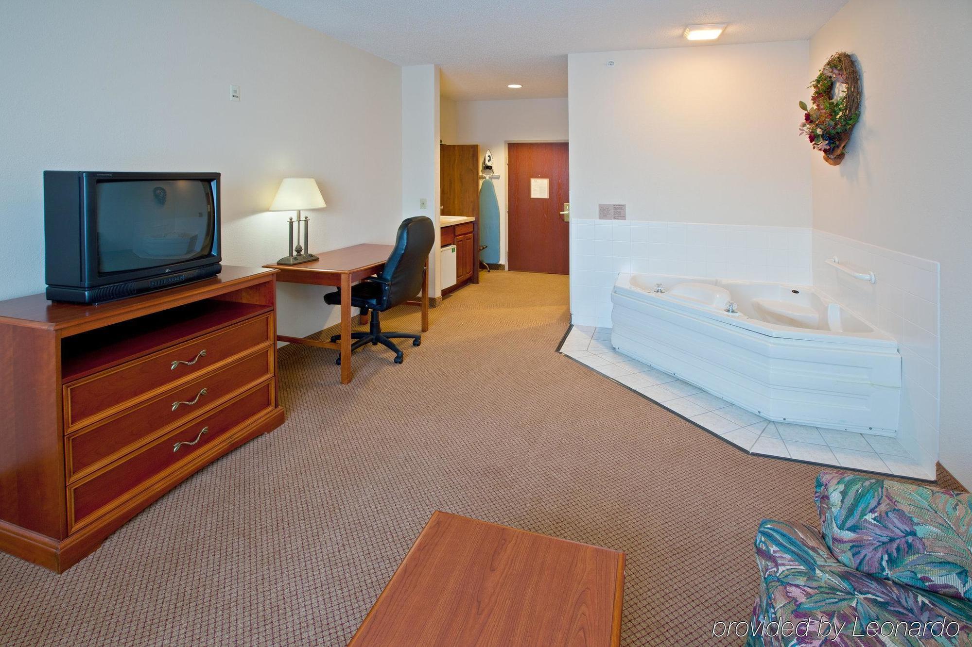 Baymont By Wyndham Chelsea Hotel Room photo