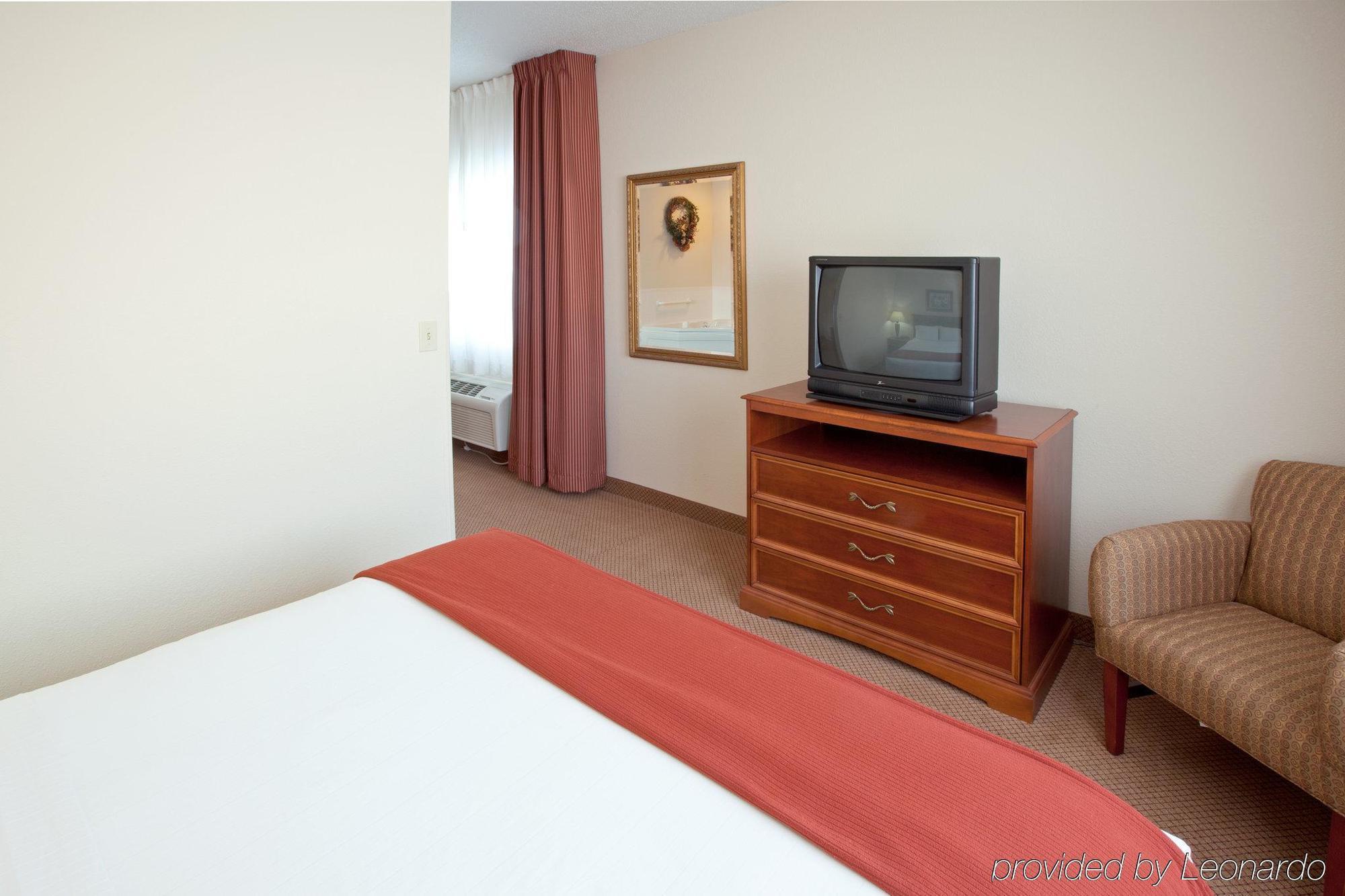 Baymont By Wyndham Chelsea Hotel Exterior photo