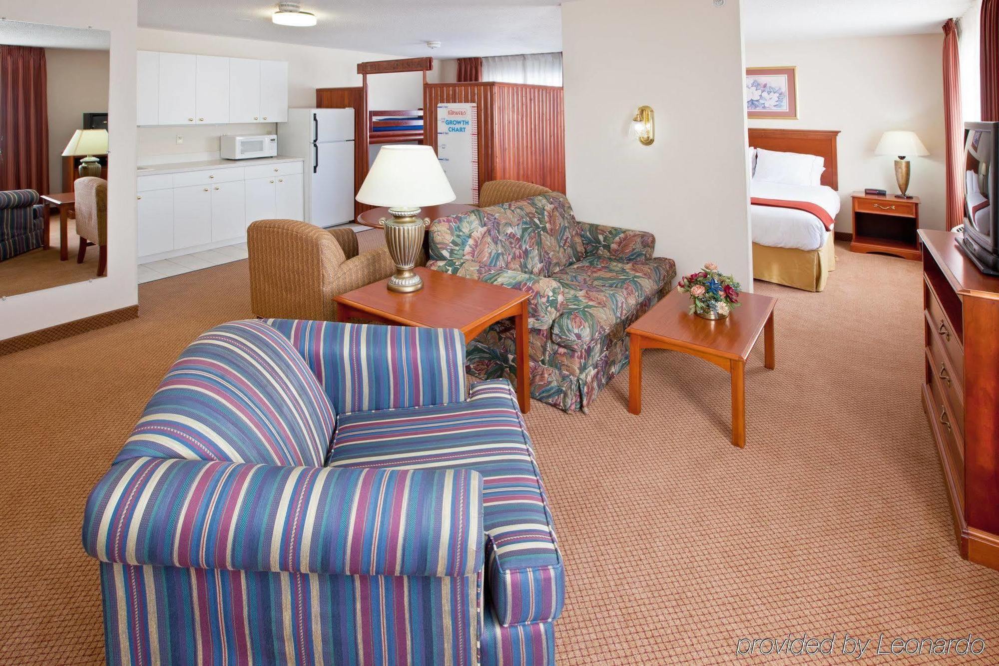 Baymont By Wyndham Chelsea Hotel Exterior photo