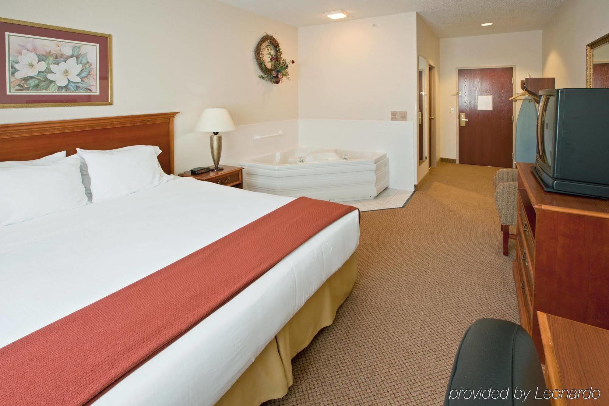 Baymont By Wyndham Chelsea Hotel Exterior photo