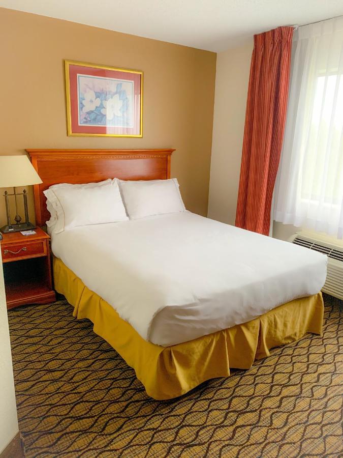 Baymont By Wyndham Chelsea Hotel Exterior photo